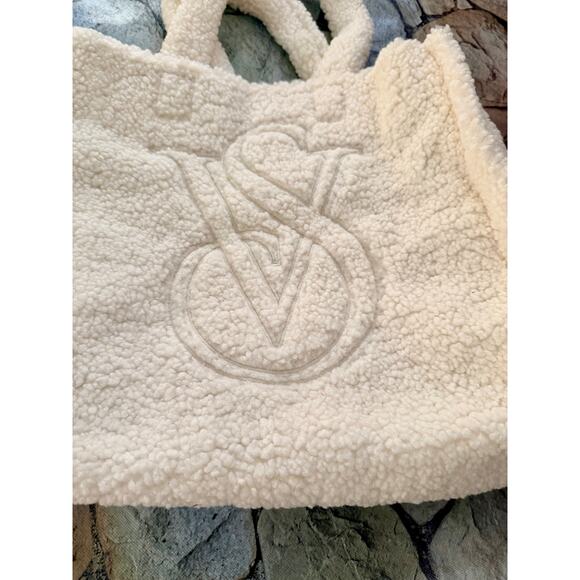 NWT VICTORIAS SECRET SHERPA BAG - Picture 7 of 10